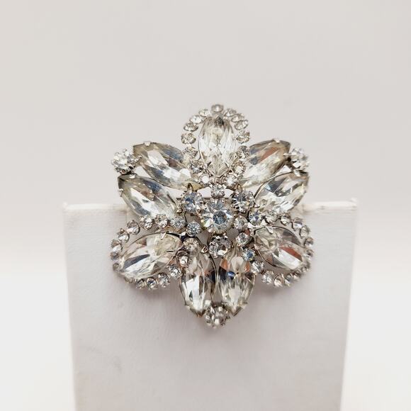 Vintage Clear Rhinestone Flower Brooch Rhodium Plated Sparkling 1.5 Inch - Picture 3 of 6